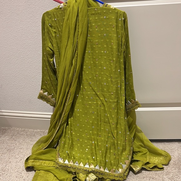 Lime green Ansab Jahangir 3 piece size small Pakistani eid outfit. - Picture 4 of 9